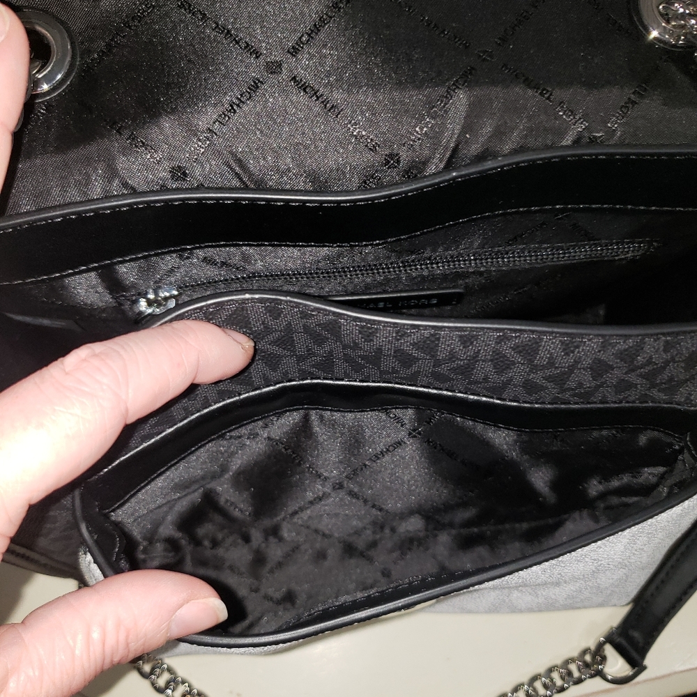 Michael Kors Crossbody - Picture 5 of 8